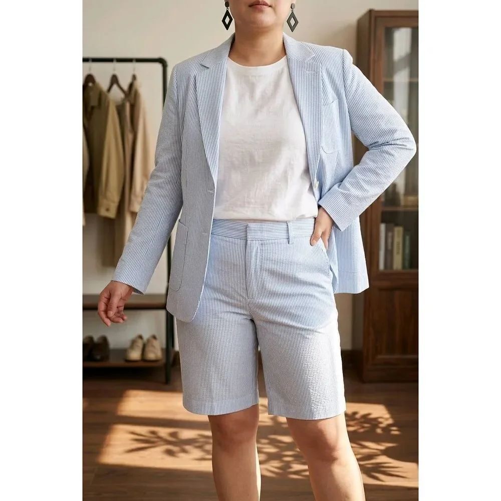 🔹️Izod Blue & White Pinstripe Stretch Bermuda Shorts Size 8